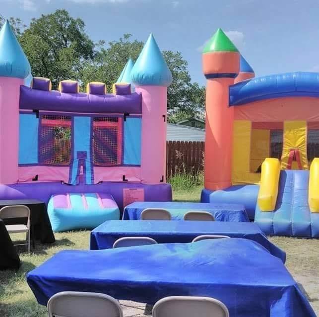 Renta de mesas y brincolines Superola