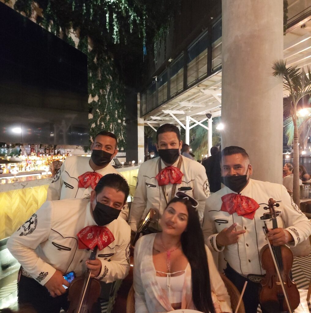 Mariachi Tequila&Song Cancún Superola