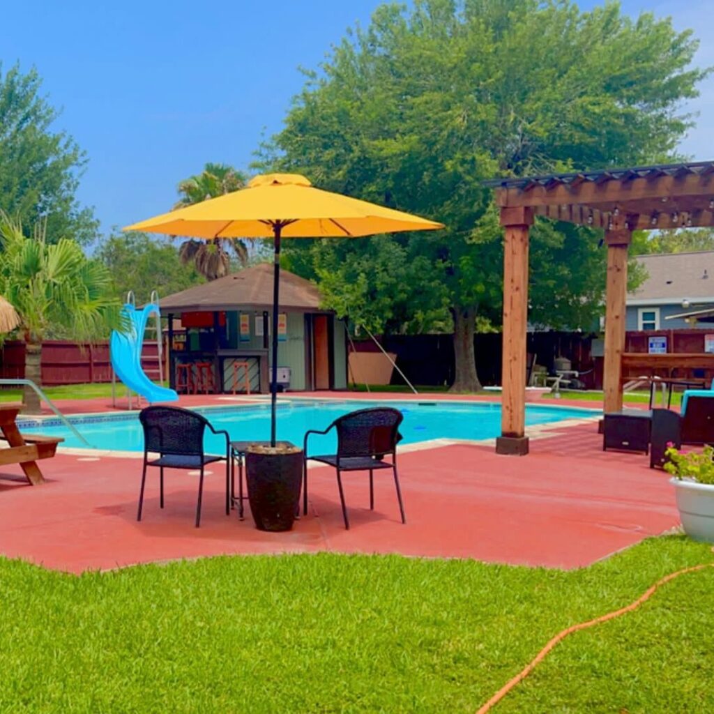 La Encantada Pool & Party Rental Superola